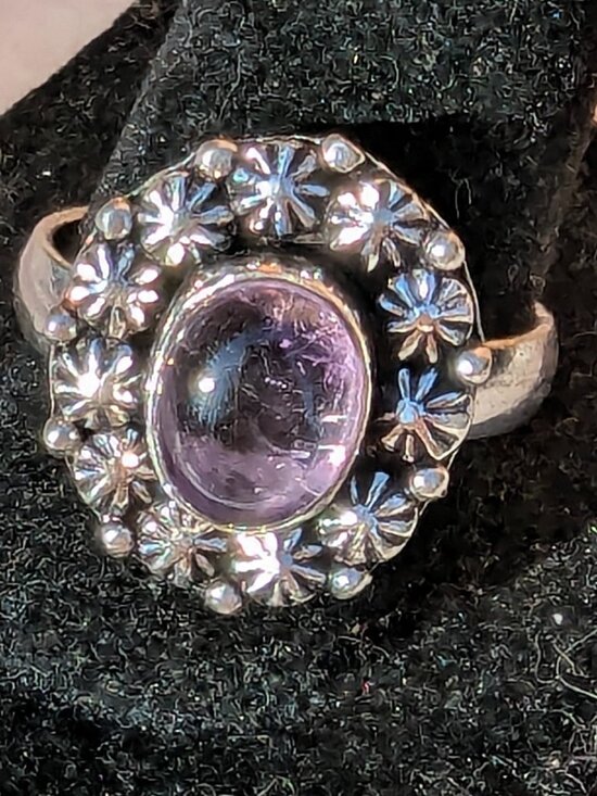 SOUTHWESTERN ARTISANS Jewelry - STERLING SILVER AMETHYST RING      NOWT